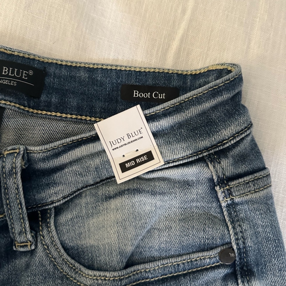Judy Blue Ashley Mid Rise Bootcut Jeans (3/26) - Picture 4 of 8